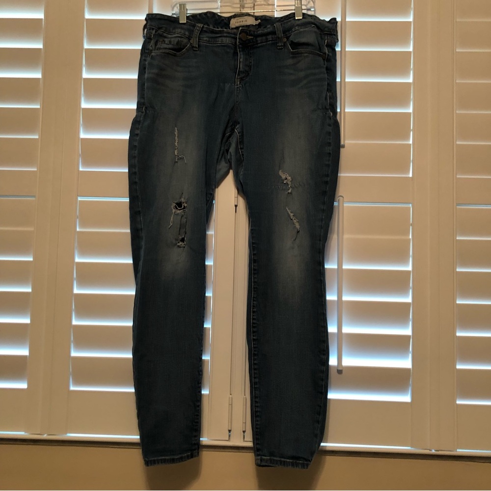TORRID distressed wash blue jeans -size 16